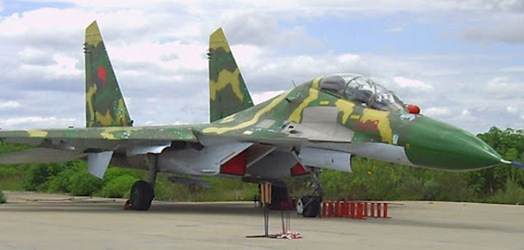 Cuối cùng là biến thể Su-30K, Angola là khách hàng hàng đầu cho các máy bay chiến đấu của Nga ở châu Phi, nước này đã mua 12 máy bay chiến đấu Su-30K với chiếc đầu tiên được giao vào tháng 9/2017.