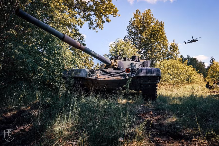 Nếu so sánh ngay với hai loại xe tăng Strv 103 và Strv 121 nói trên thì T-80U của Nga theo giới quân sự Thụy Điển, chiếm ưu thế lớn về tính cơ động và trong suốt 3 tháng thử nghiệm, cỗ máy không hề hỏng hóc.