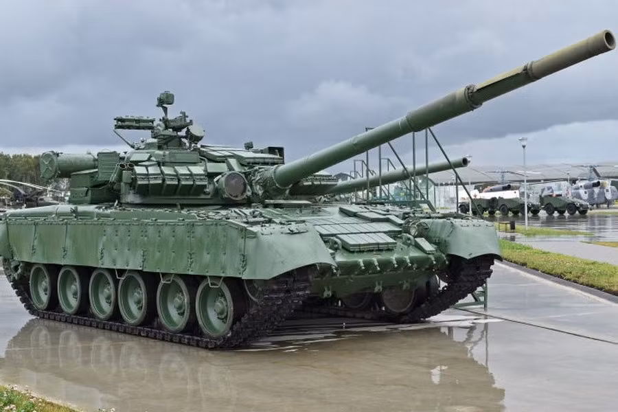 Bộ Quốc phòng Thụy Điển đã nhận xe tăng T-80U để tiến hành thử nghiệm, các bài kiểm tra kéo dài từ tháng 10 năm 1993 cho đến tháng 1 năm 1994.