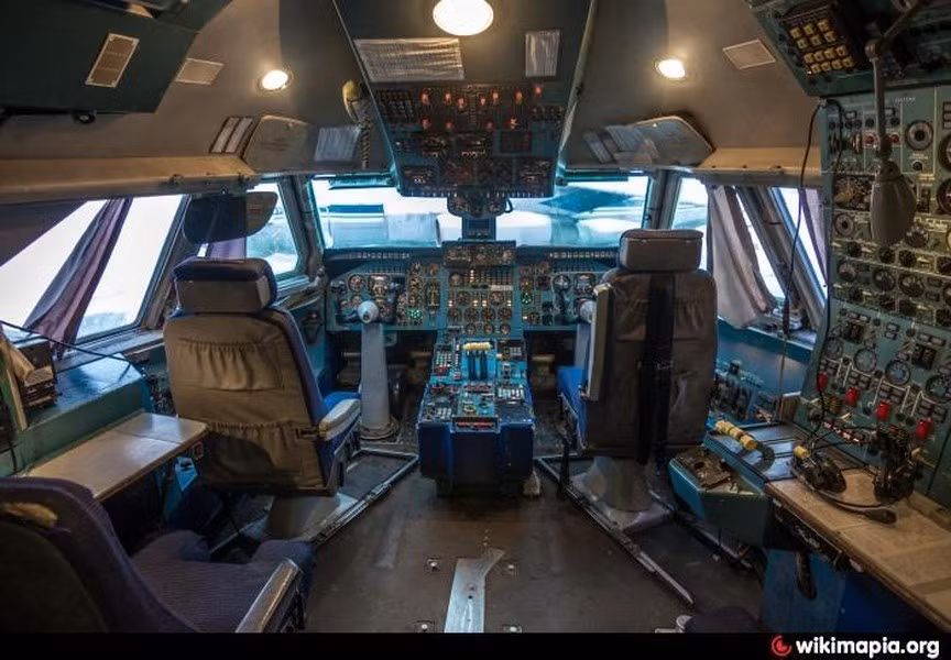 Theo thông tin sơ bộ, sóng siêu dài cung cấp khả năng liên lạc giữa máy bay và tàu ngầm đang chìm dưới nước thông qua ăng ten liên lạc dạng phao nổi, được kéo bởi tàu ngầm khi đó đang lặn ở độ sâu nhỏ.