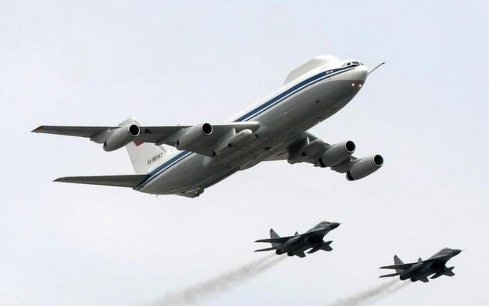 Il-80 được thiết kế vào giữa những năm 1980. Người ta nói rằng chỉ có 4 chiếc kiểu này, dựa trên khung thân Il-86 được sản xuất. Sau khi Bức tường Berlin sụp đổ và Chiến tranh Lạnh kết thúc, phương Tây lần đầu tiên nhìn thấy chiếc máy bay này vào đầu thập niên 1990.