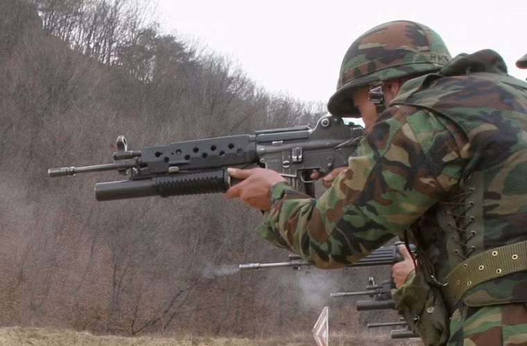 Bên cạnh các phiên bản cũ hiện tại Quân đội Hàn Quốc vẫn đang tiếp túc hiện đại hóa cả K1 và K2 thành các dòng súng trường tấn công tương lai như K2A và K2C1. Nguồn ảnh: Military Factory.