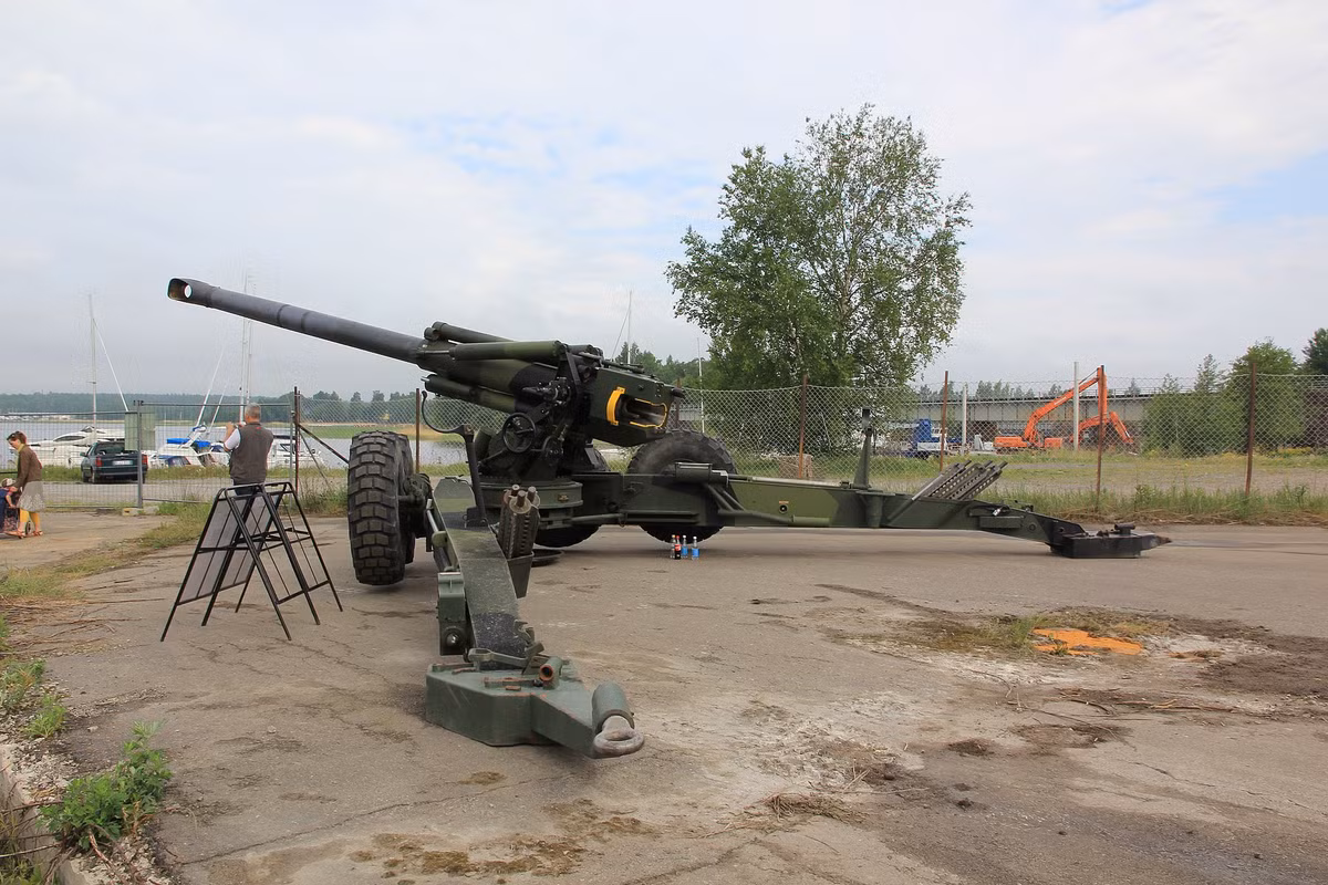 Trong số này đặc biệt phải kể đến loại pháo K83 và K98 do Phần Lan tự thiết kế và sản xuất, với mọi tiêu chuẩn kỹ thuật đều tuân theo quy chuẩn chung của NATO. Ảnh: Pinterest.