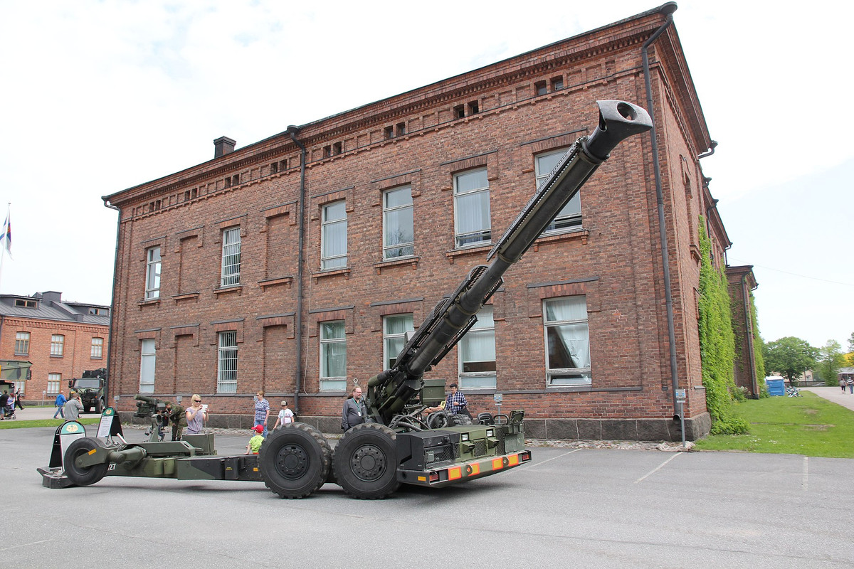 Hỏa lực pháo kéo của Phần Lan mới là thứ khiến nhiều người kinh ngạc. Theo báo cáo của bộ quốc phòng nước này, Phần Lan hiện đang sở hữu tới 740 khẩu pháo kéo các loại. Ảnh: Pinterest.