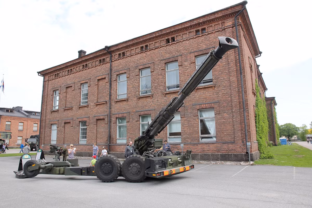 Hỏa lực pháo kéo của Phần Lan mới là thứ khiến nhiều người kinh ngạc. Theo báo cáo của bộ quốc phòng nước này, Phần Lan hiện đang sở hữu tới 740 khẩu pháo kéo các loại. Ảnh: Pinterest.