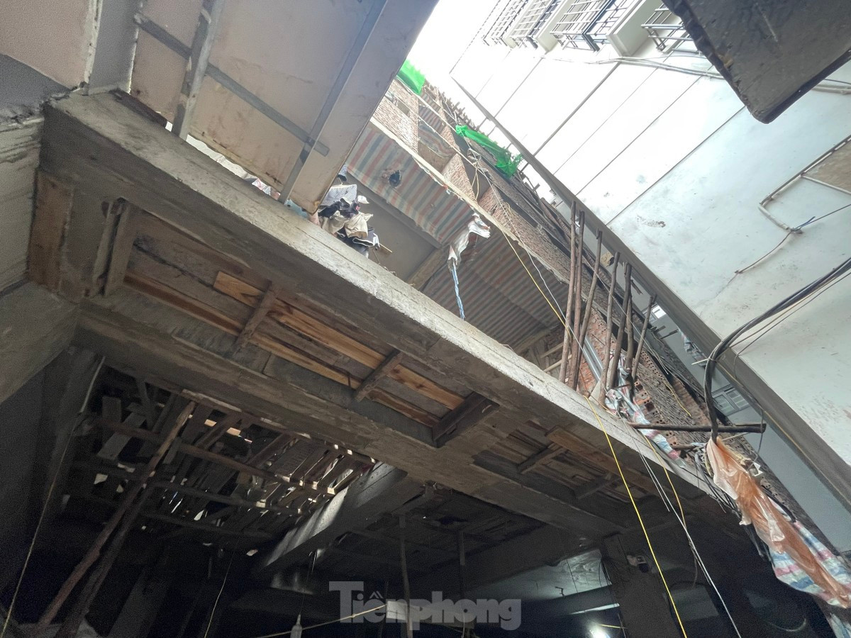 Mặc dù vậy, nhiều người cho rằng những biện pháp vừa nêu của chính quyền địa phương vẫn chưa đủ sức răn đe nên tình trạng xây dựng sai phép, vượt tầng trên địa bàn xã Tân Triều nói riêng và TP Hà Nội nói chung vẫn tiếp diễn, thậm chí tiềm ẩn tình trạng công trình núp bóng xây dựng nhà ở riêng lẻ để biến tướng thành "chung cư mini"...