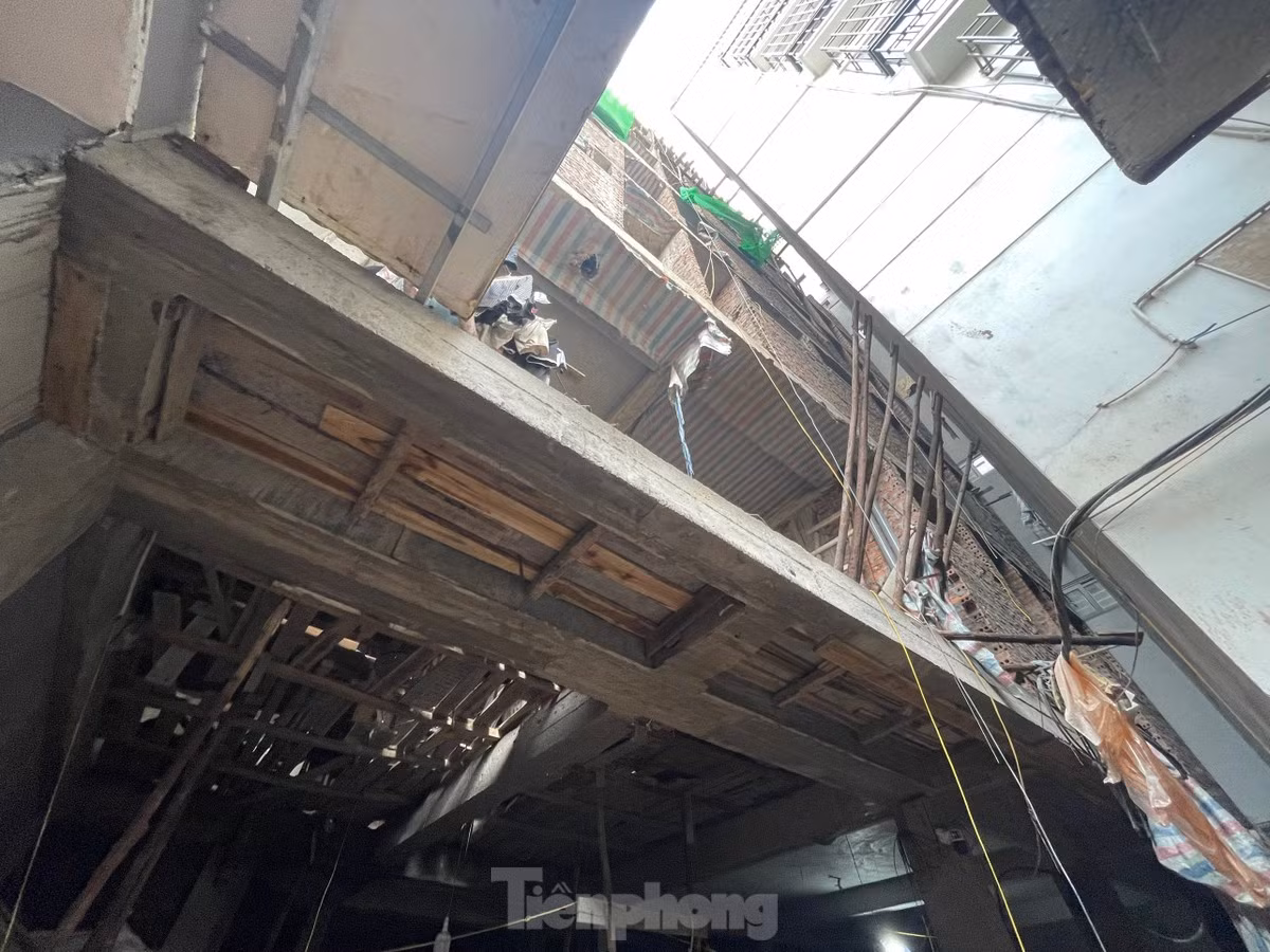 Mặc dù vậy, nhiều người cho rằng những biện pháp vừa nêu của chính quyền địa phương vẫn chưa đủ sức răn đe nên tình trạng xây dựng sai phép, vượt tầng trên địa bàn xã Tân Triều nói riêng và TP Hà Nội nói chung vẫn tiếp diễn, thậm chí tiềm ẩn tình trạng công trình núp bóng xây dựng nhà ở riêng lẻ để biến tướng thành "chung cư mini"...