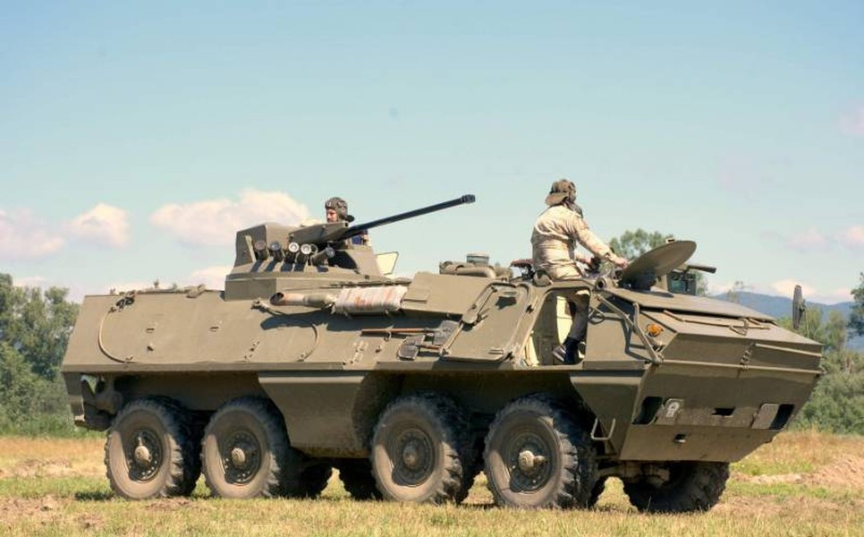 Vỏ thép hàn dày 6 - 13 mm của nó chống được đạn xuyên giáp cỡ 7,62 mm và mảnh pháo, xe có hệ thống điều hòa áp suất lốp trung tâm cũng như phòng chống vũ khí hủy diệt hàng loạt (NBC).