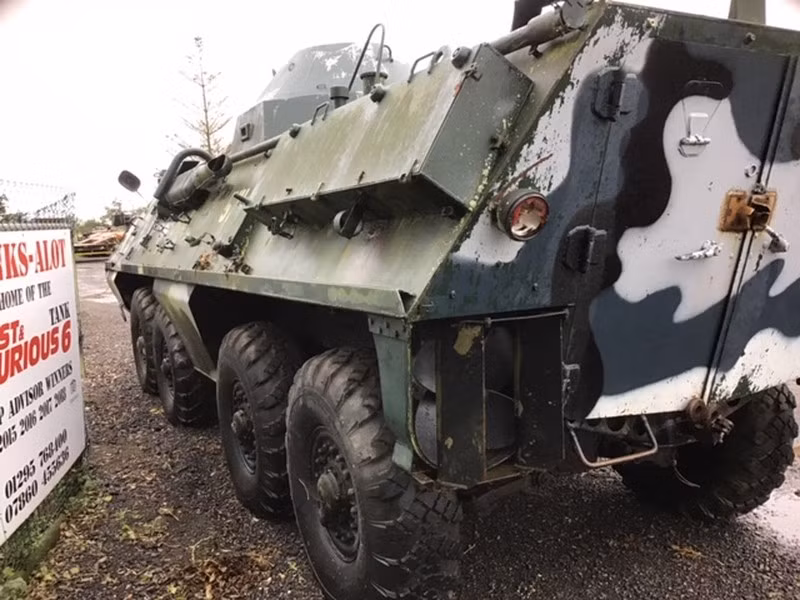 Nguyên bản thiết giáp OT-64 SKOT của Tiệp Khắc không được trang bị vũ khí, nó chỉ có vai trò duy nhất là chở quân, trong khi biến thể của Ba Lan lắp một khẩu súng máy 7,62 mm.