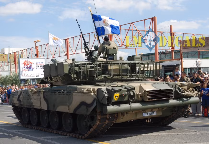 Chương trình mang đến việc tích hợp cho xe tăng T-80U hệ thống điều khiển hỏa lực Plysa và kính ngắm ảnh nhiệt được xem là trang bị cực kỳ hiện đại vào thời điểm đó.