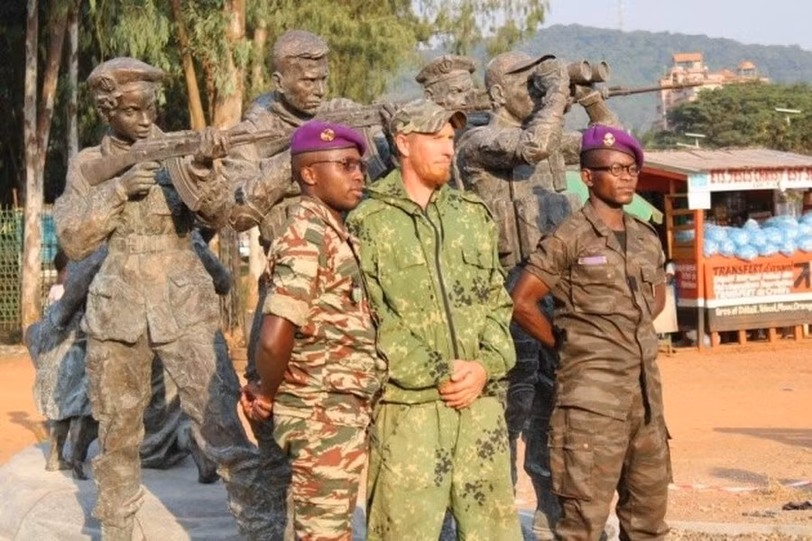 Bên cạnh đó, tờ Financial Times của Anh cho biết, các binh sĩ thuộc công ty quân sự tư nhân Wagner của Nga đang rời khỏi Cộng hòa Trung Phi (CAR), điều này làm dấy lên lo lắng từ chính quyền nước sở tại.