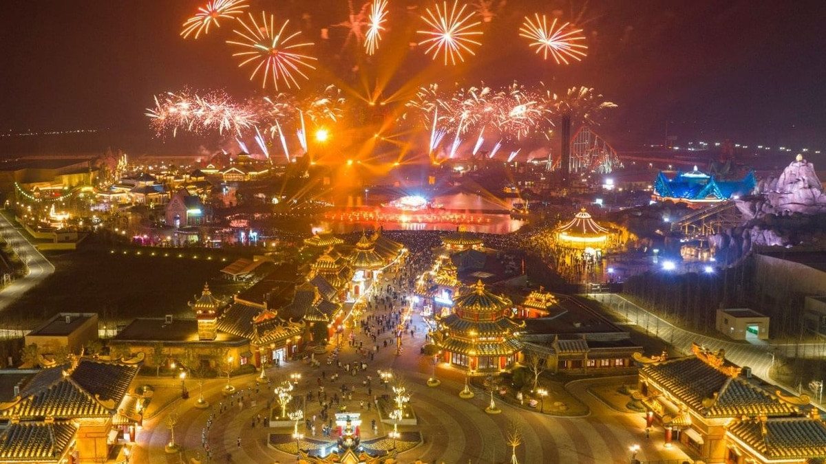 Năm nay là lần đầu tiên sau 3 năm, Trung Quốc tháo bỏ hoàn toàn các hạn chế về phòng dịch COVID-19 cho người dân nước này có thể thoải mái tổ chức các hoạt động đón Tết Nguyên đán.