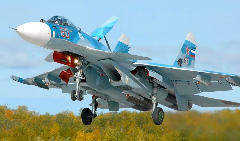 Khi tàu sân bay duy nhất của Nga được triển khai tới Địa Trung Hải để tham gia chiến dịch quân sự tại Syria, một chiếc Su-33 đã rơi trong nỗ lực hạ cánh, khiến Hải quân Nga phải di chuyển toàn bộ phi đội vào đất liền.