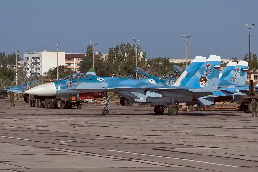 Tuy nhiên các cuộc đàm phán với Trung Quốc đã đổ vỡ, Bắc Kinh cuối cùng đã lựa chọn máy bay chiến đấu Shenyang J-15 do nước này sản xuất - một bản sao không phép của Su-33.