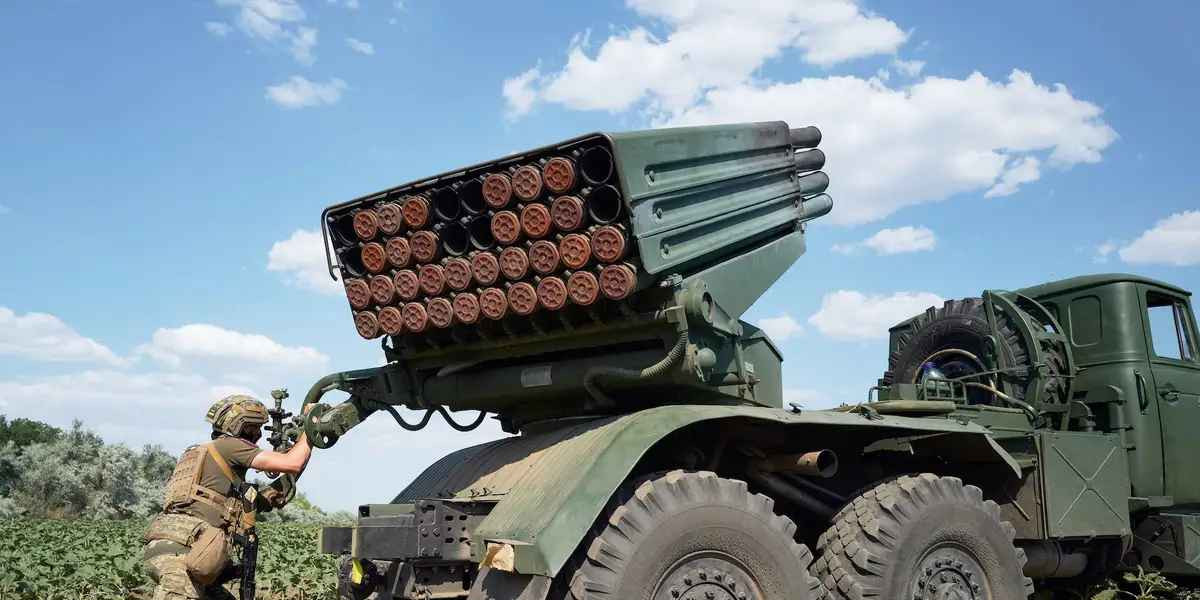 Giống như nhiều hệ thống pháo phản lực khác của Nga, Tornado được đánh giá là có độ chính xác không quá cao, đạn tên lửa của Tornado sẽ rơi tản mát trong một vùng rộng lớn nếu khai hỏa ở tầm bắn tối đa 200 km.