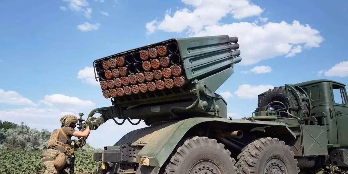 Giống như nhiều hệ thống pháo phản lực khác của Nga, Tornado được đánh giá là có độ chính xác không quá cao, đạn tên lửa của Tornado sẽ rơi tản mát trong một vùng rộng lớn nếu khai hỏa ở tầm bắn tối đa 200 km.