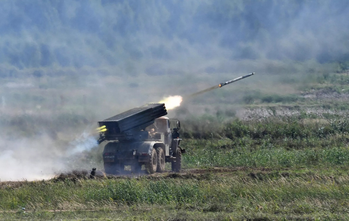 Trong khi đó, hệ thống HIMARS của Mỹ lại tỏ ra vượt trội hơn ở độ chính xác cao. Thậm chí, HIMARS tại Ukraine từng thể hiện khả năng của mình khi đánh hai quả tên lửa rơi cùng một điểm.