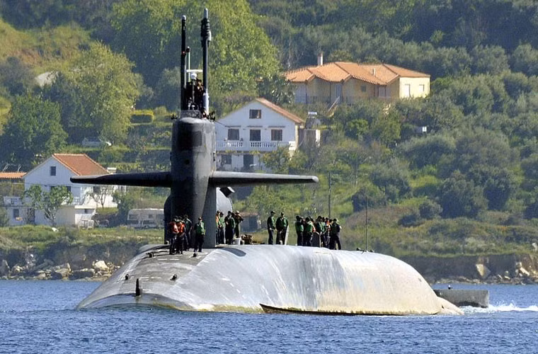 USS Ohio (SSGN-726) vốn là chiếc tàu đầu tiên thuộc lớp tàu ngầm hạt nhân chiến lược mang tên lửa đạn đạo Ohio. Trước thời điểm năm 2002, USS Ohio trang bị 24 tên lửa đạn đạo liên lục địa Trident I C4 (tầm bắn 7.400km). Từ năm 2003, con tàu được cải tạo lại mang tên lửa hành trình và trở thành tàu ngầm tấn công hạt nhân.