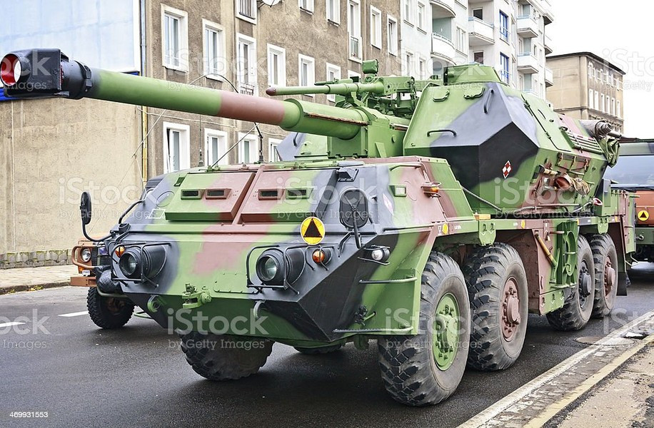 Có thể tham khảo pháo tự hành CAESAR của Pháp, hoặc ATMOS 2000 do Israel sản xuất, trong khi khung gầm bánh hơi nội địa Jelcz sẽ là lựa chọn tối ưu.