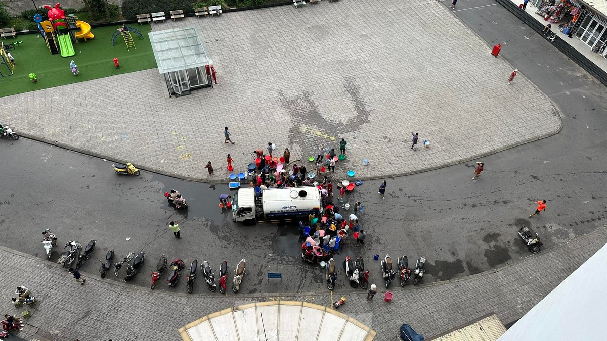 Bi cat nuoc, dan chung cu Ha Noi 'nhin' tam, nau an bang nuoc dong chai-Hinh-8