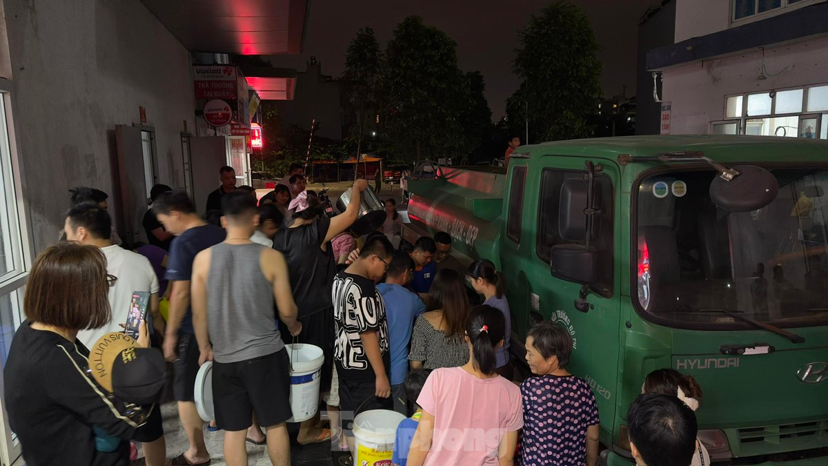 Bi cat nuoc, dan chung cu Ha Noi 'nhin' tam, nau an bang nuoc dong chai-Hinh-2