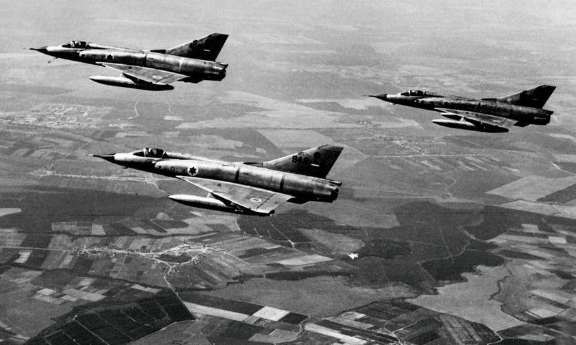 Kể từ những năm 1960, lực lượng phòng không - không quân của Lực lượng Phòng vệ Israel (thường gọi là IAF) đã đóng vai trò trung tâm trong việc bảo vệ đất nước. Khả năng của Không quân Israel trong việc đảm bảo chiến trường và bảo vệ dân thường khỏi các cuộc tấn công từ đường không của đối phương đã giúp cho IDF có thể chiến đấu với lợi thế rất lớn.