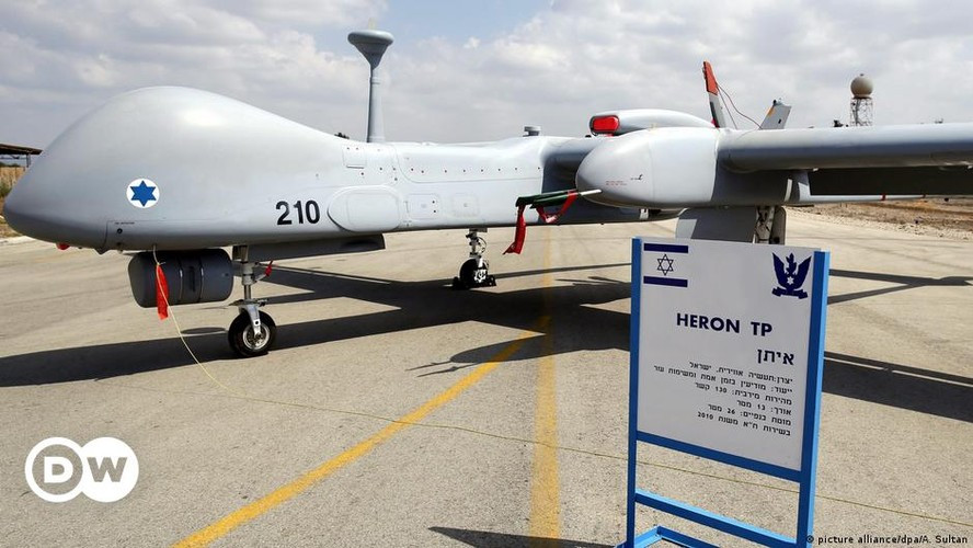IAI cũng đã tiến vào thị trường UAV với thành công lớn ở cả trong nước và nước ngoài. Và bất chấp sự thất bại của Lavi, lĩnh vực quốc phòng công nghệ cao của Israel đã hoạt động tốt, có tác động lan tỏa đáng kể vào nền kinh tế dân sự tư nhân.