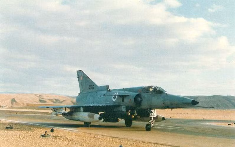 Khoản đầu tư này đã giúp thúc đẩy sự phát triển của lĩnh vực hàng không vũ trụ của Israel, nó có ý nghĩa lớn đối với phần còn lại của nền kinh tế Israel. Đầu tư lớn của nhà nước vào phát triển công nghệ quân sự không phải lúc nào cũng thúc đẩy những đổi mới rộng rãi hơn trong công nghệ dân sự.