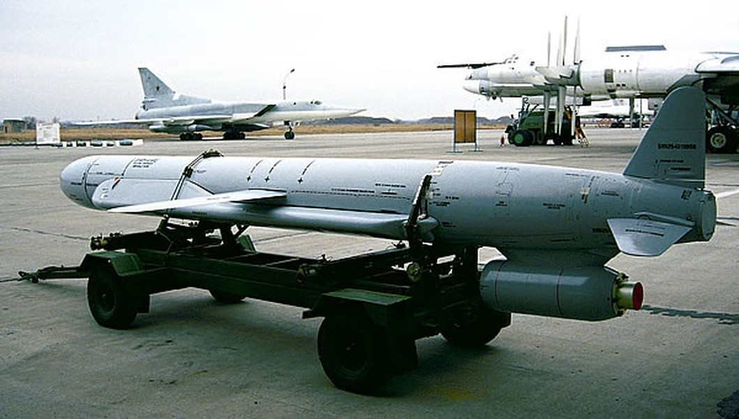 Oanh tac co Tu-160 se mang theo 12 ten lua Kh-BD day bi an-Hinh-4