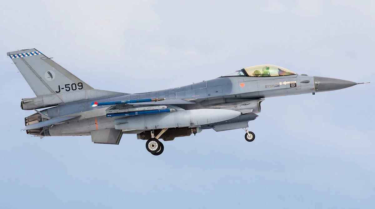 Theo các báo cáo được tờ Aerotimes đăng tải, gần như toàn bộ đội tiêm kích F-16 của Hà Lan đã được nâng cấp giữa vòng đời theo chương trình MLU.
