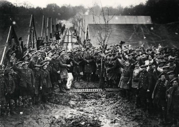 Khoảnh khắc năm mới trên những chiến trường đẫm máu nhất thế kỷ 20 Khoanh khac nam moi tren nhung chien truong dam mau nhat the ky 20