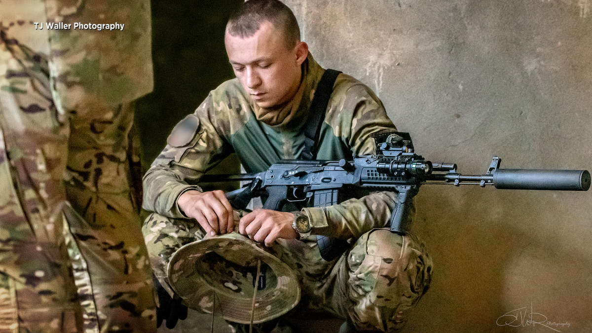 Ngoài Nga, Armenia, Kazakhstan, Qatar, Ukraine và Belarus cũng đang sử dụng loại súng trường tấn công AK-12 trong biên chế quân đội.