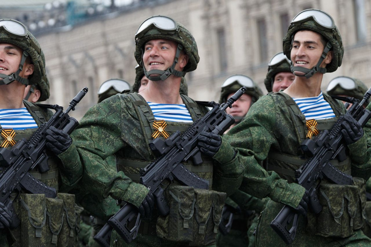 Thực tế chiến đấu tại chiến trường Ukraine cho thấy, súng trường tấn công AK-12 chỉ sử dụng cỡ đạn 5,56mm nên vốn dĩ đã có độ giật thấp hơn nhiều so với cỡ đạn 7,62mm, nên chế độ điểm xạ hai viên là không cần thiết.