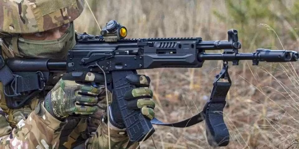 Theo trang web Golbal Security, giá xuất xưởng của một khẩu súng trường tấn công AK-12 chỉ vào khoảng 1.000 USD. Tuy nhiên, nếu được áp dụng thiết kế mới, lược bỏ đi rất nhiều chi tiết phức tạp, giá của khẩu súng này có thể giảm xuống thấp hơn nữa.