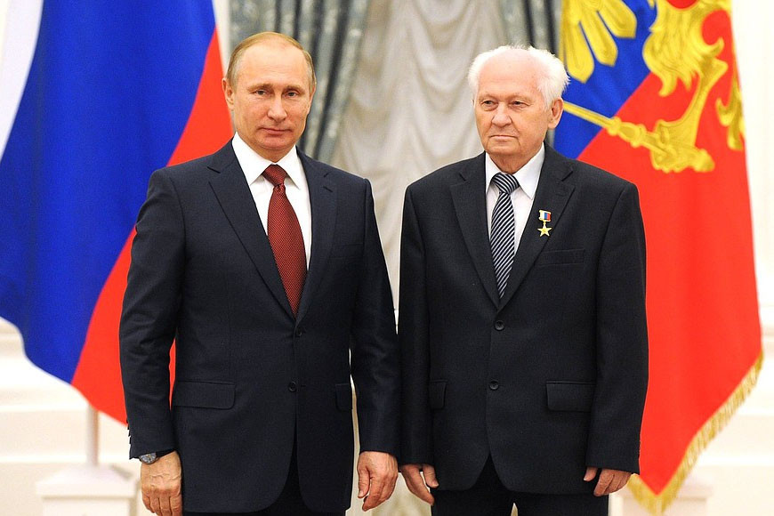 Truyền thông Nhà nước Nga cho biết, ông Pavel Kamnev - Anh hùng Lao động Liên bang Nga vừa đã qua đời hôm 9/1 vừa rồi ở tuổi 86. Trong cuộc đời của mình, chuyên gia tên lửa Pavel Kamnev đã để lại dấu ấn lớn nhất, với công trình tên lửa Kalibr - loại tên lửa hành trình được mệnh danh là "Tomahawk đến từ Moscow".