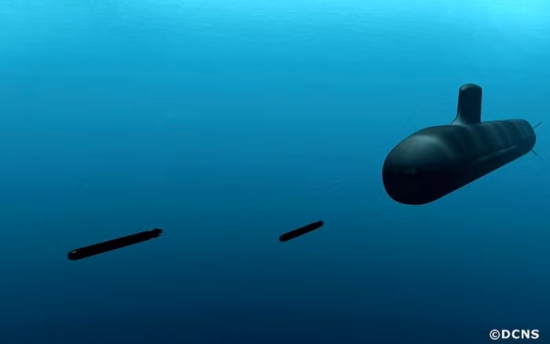 SSN Suffren được trang bị hệ thống vũ khí quy ước hiện đại và mạnh. Tàu có 4 ống phóng ngư lôi 533 mm chứa 18 ngư lôi và tên lửa trong một khoang vũ khí hỗn hợp. Ảnh: Đồ họa tàu SSN Suffren phóng ngư lôi - Nguồn: Naval News.