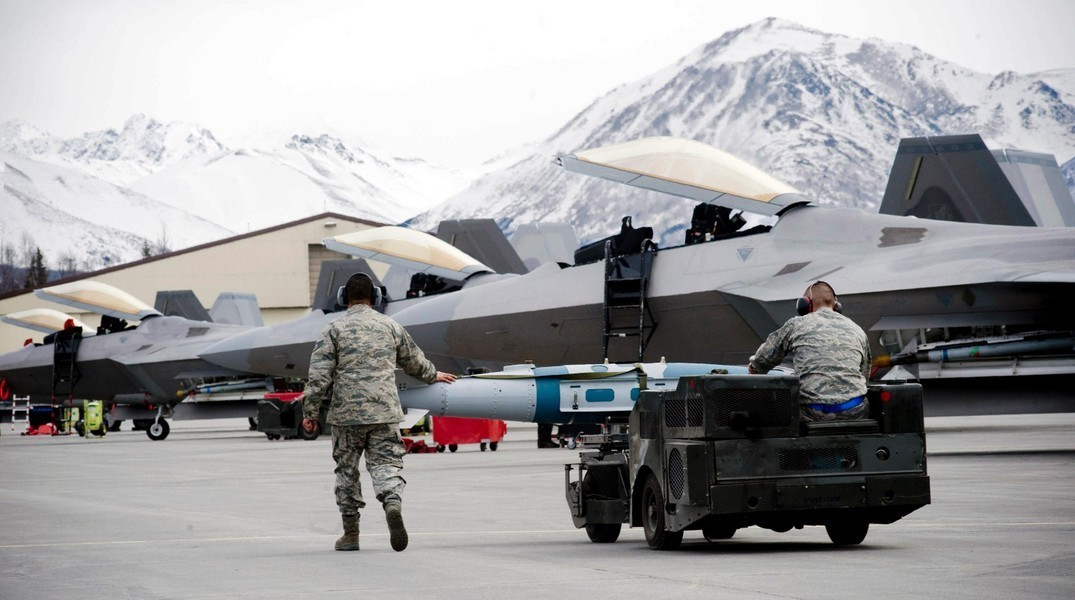 Đây thực chất JDAM là mẫu nâng cấp từ các loại bom rơi tự do hay còn gọi là bom ngu Mk 81/82/82/84.