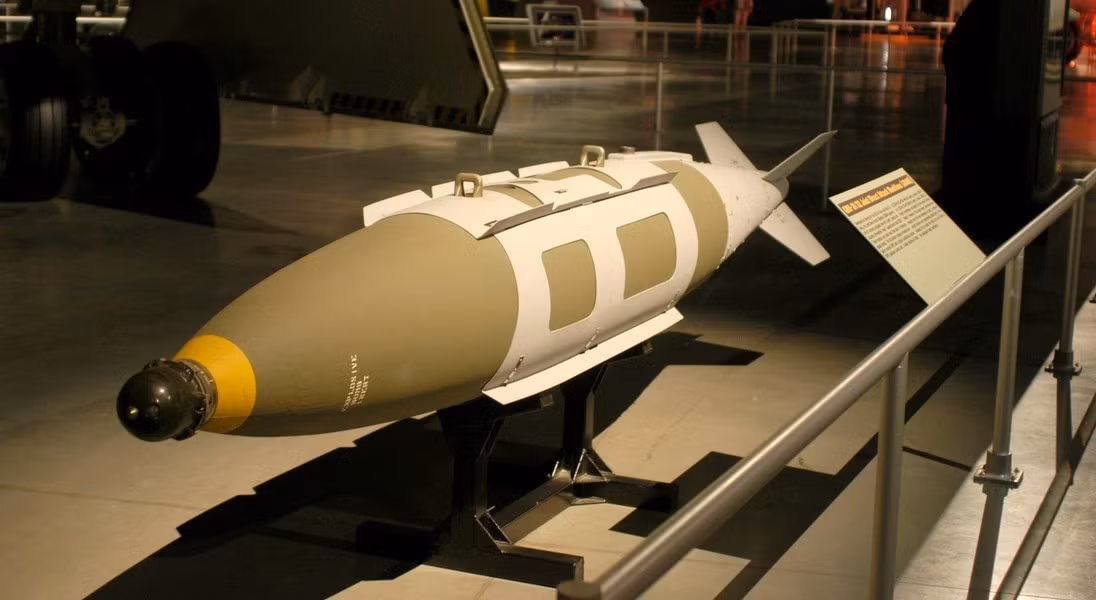 Bộ thiết bị này có tác dụng làm tăng độ chính xác cho bom và có thể sử­ dụng được trong mọi điều kiện địa hình cũng như thời tiết.