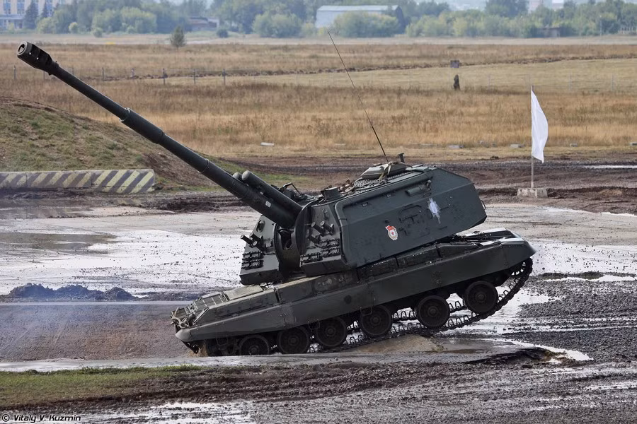 Tuy nhiên, sẽ là thiếu sót nếu không nói rằng Msta-S chưa thể sánh bằng Panzerhaubitze 2000 của Đức. PzH 2000 của Đức bắn với tốc độ 10 viên/phút, tầm bắn khi sử dụng đạn thường lên tới 30 - 36 km.