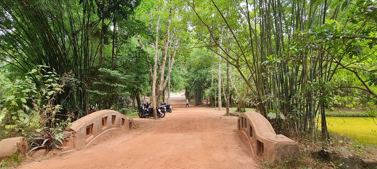 Tổ đình Từ Hiếu cũng là nơi Thiền sư Thích Nhất Hạnh bắt đầu con đường xuất gia tu học và trở về tịnh dưỡng những năm cuối đời.