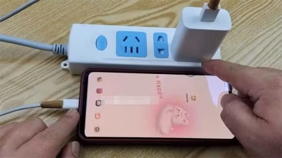 5 điểm cần nhờ khi sạc pin để tăng tuổi thọ của điện thoại - Hình 5 5 diem can nho khi sac pin de tang tuoi tho cua dien thoai-Hinh-5