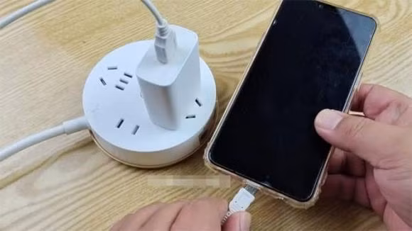 5 điểm cần nhờ khi sạc pin để tăng tuổi thọ của điện thoại - Hình 3 5 diem can nho khi sac pin de tang tuoi tho cua dien thoai-Hinh-3