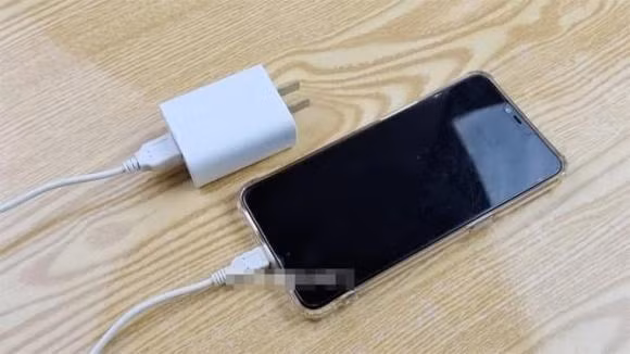 5 điểm cần nhờ khi sạc pin để tăng tuổi thọ của điện thoại 5 diem can nho khi sac pin de tang tuoi tho cua dien thoai