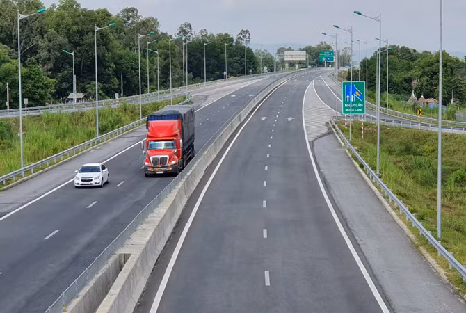 Thu tuong Chinh phu: Ket noi cao toc giup mo ra khong gian phat trien moi