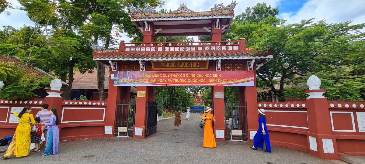 Trường Quốc học Huế là nơi Chủ tịch Hồ Chí Minh từng theo học những năm tháng niên thiếu và là niềm tự hào của mỗi học sinh trung học xứ Huế.