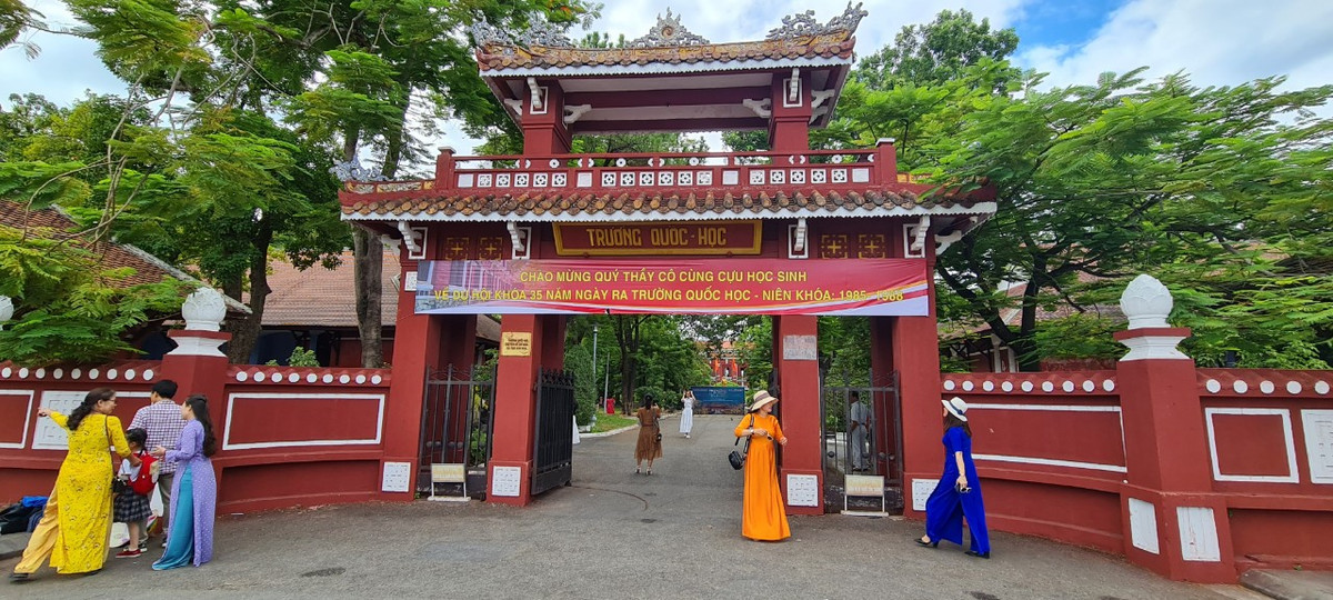 Trường Quốc học Huế là nơi Chủ tịch Hồ Chí Minh từng theo học những năm tháng niên thiếu và là niềm tự hào của mỗi học sinh trung học xứ Huế.