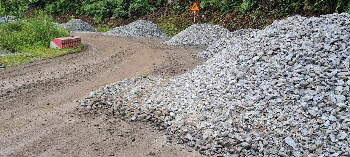 Trong lúc chờ đợi phương án mở rộng, nâng cấp tuyến đường này thì tình trạng đường 14D càng xuống cấp nghiêm trọng, gây ảnh hưởng đến việc lưu thông của các phương tiện tham gia giao thông. Nguy cơ gây tai nạn, tự gây tai nạn là điều khó tránh khỏi.