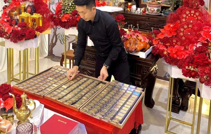 Co dau nhan 26 cuon so do trong le vu quy gay sot mang la ai?-Hinh-3