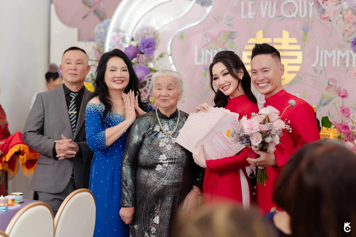 Co dau nhan 26 cuon so do trong le vu quy gay sot mang la ai?