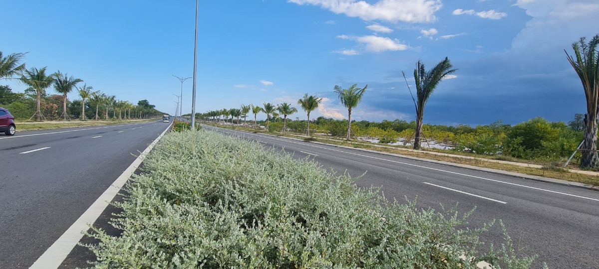  Đường Võ Chí Công là một trong năm tuyến đường trục dọc bắc nam trọng điểm đi qua Quảng Nam, sau quốc lộ 1A, cao tốc Đà Nẵng - Quảng Ngãi, Đông Trường Sơn và đường Hồ Chí Minh.